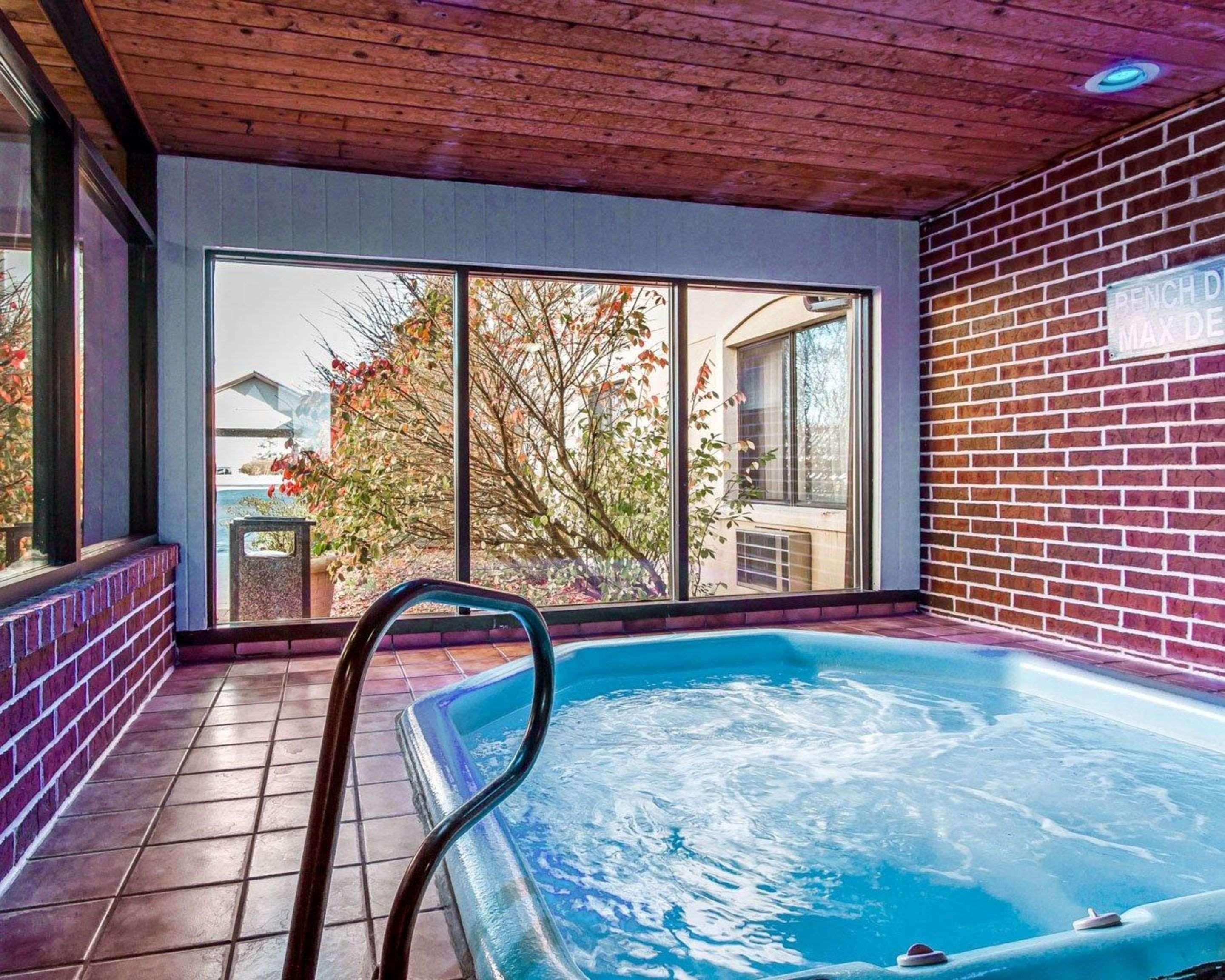 Quality Inn & Suites Ottumwa North Kültér fotó