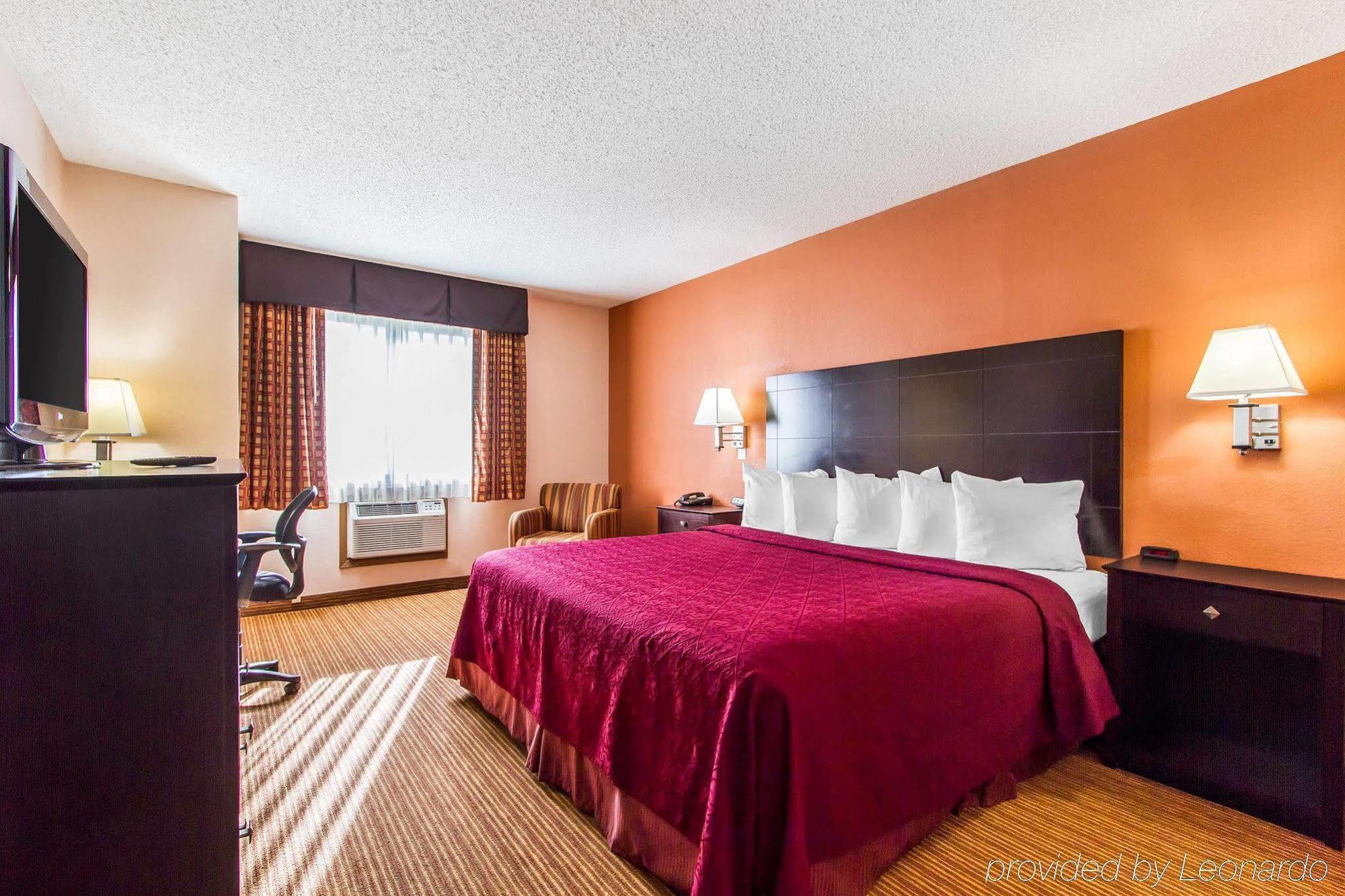 Quality Inn & Suites Ottumwa North Kültér fotó