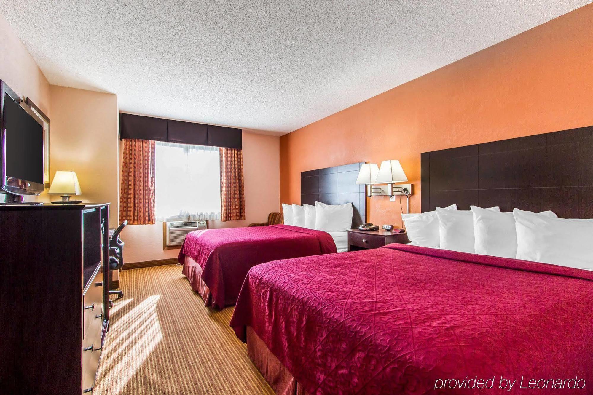 Quality Inn & Suites Ottumwa North Kültér fotó