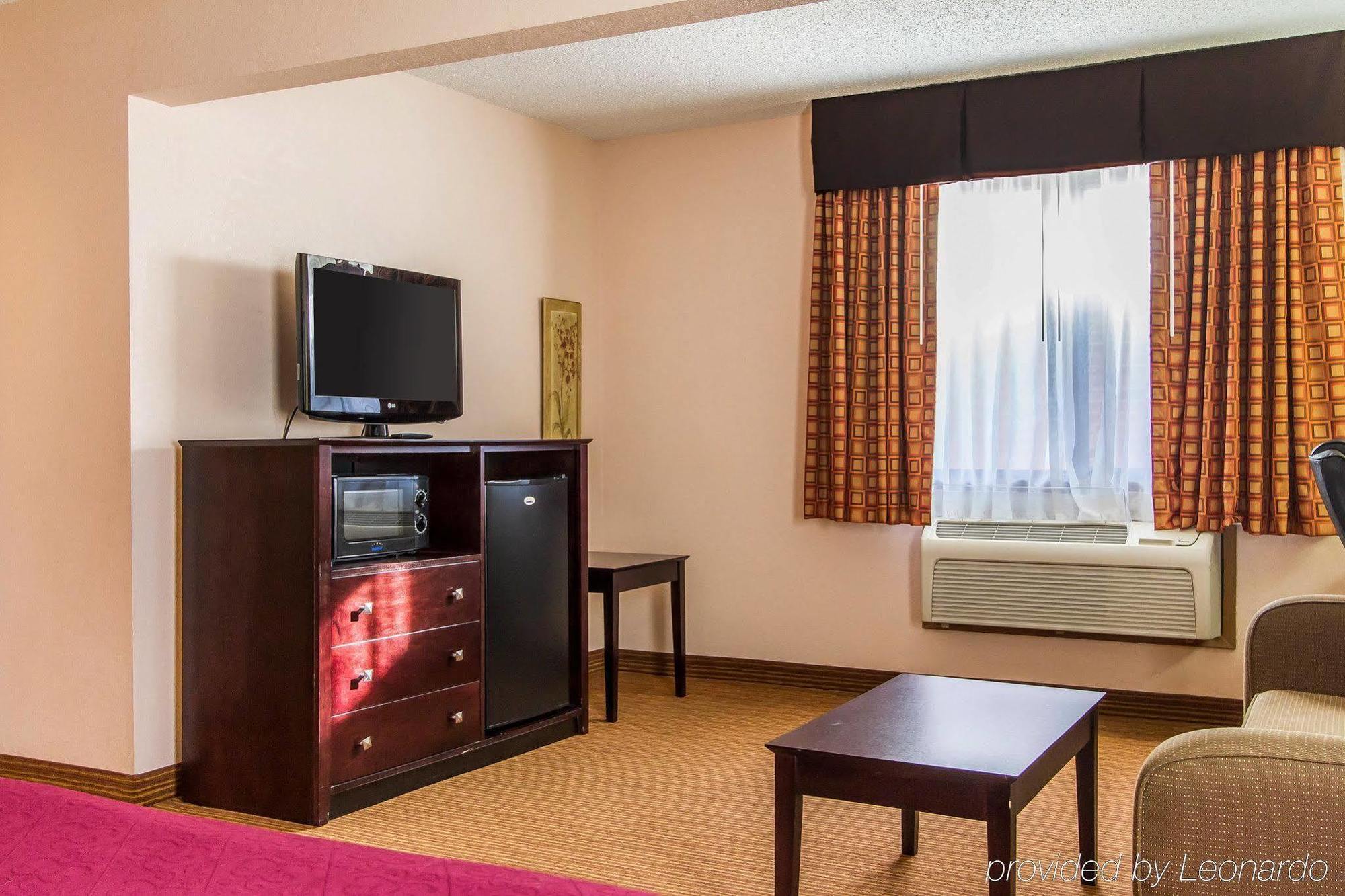 Quality Inn & Suites Ottumwa North Kültér fotó