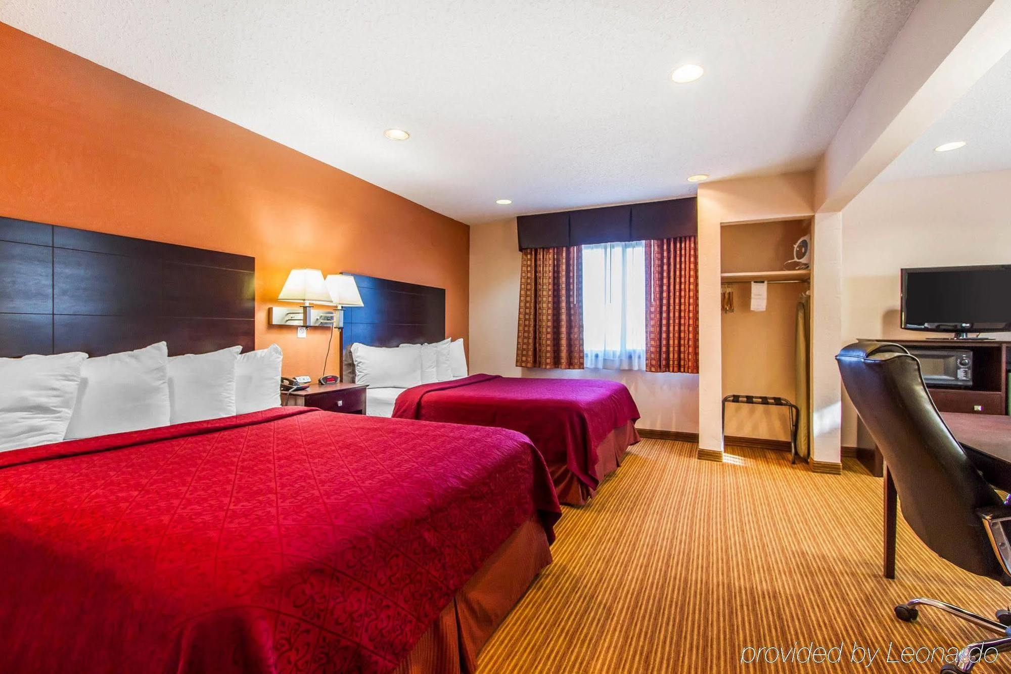 Quality Inn & Suites Ottumwa North Kültér fotó